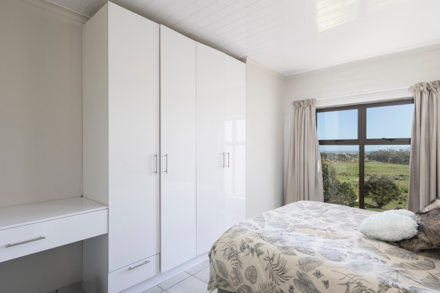 6 Bedroom Property for Sale in Sir Lowrys Pass Village Western Cape